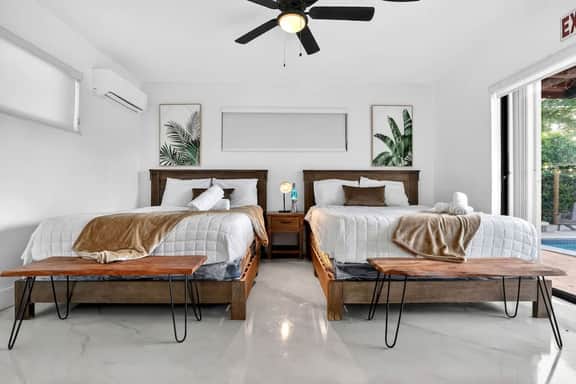 Hollywood Oasis | Heated Pool, Mini Golf & VR Room