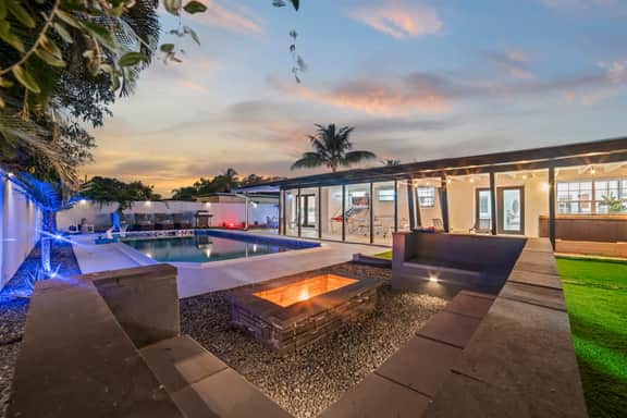 Resort-Style Miami Home,  Pool, Sauna & Jaccuzi