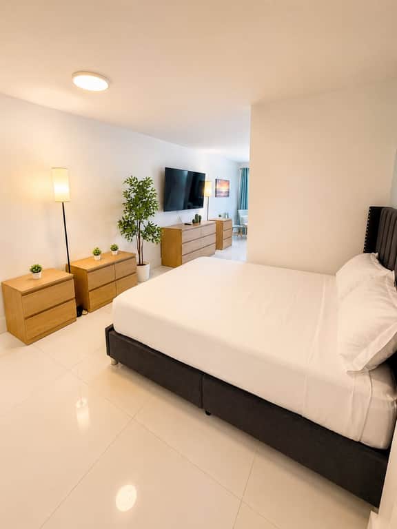 Location A+ 5 min walk to Beach | Charming 1BDR - Image 2