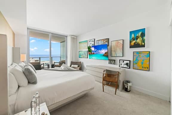 Luxe Condo l Ocean & City view | Gym, Beach Access - Image 3