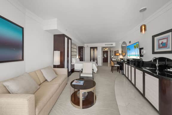 FontaineBleau Suite Stunning City & Ocean Views - Image 5