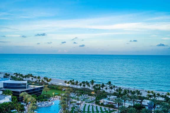 FontaineBleau Suite Stunning City & Ocean Views - Image 2