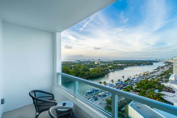 FontaineBleau Suite Stunning City & Ocean Views - Image 4