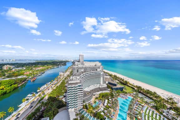 Fontainebleau Miami Resort - Image 2