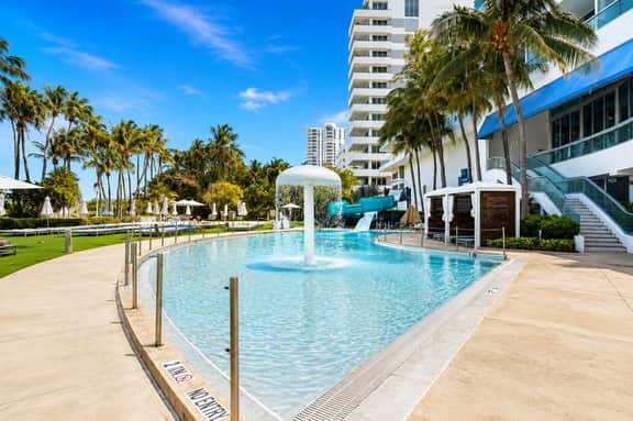 Fontainebleau Miami Resort - Image 5