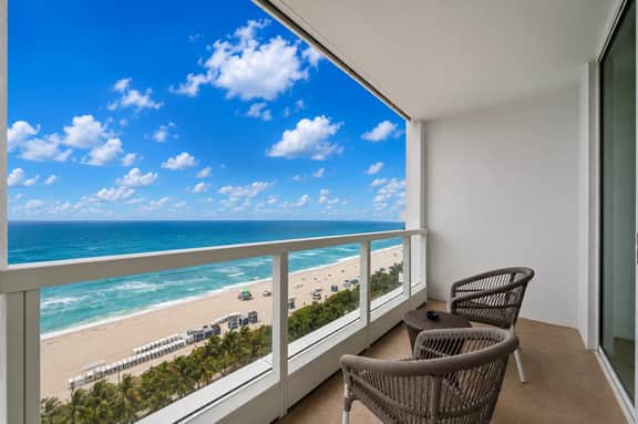 Fontainebleau Miami Resort - Image 2