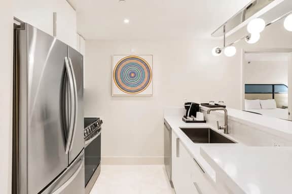 Fontainebleau | 1BR Ocean, Bay & Skyline View - Image 4
