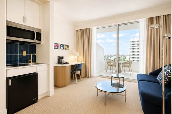 Fontainebleau Miami Resort - Image 3