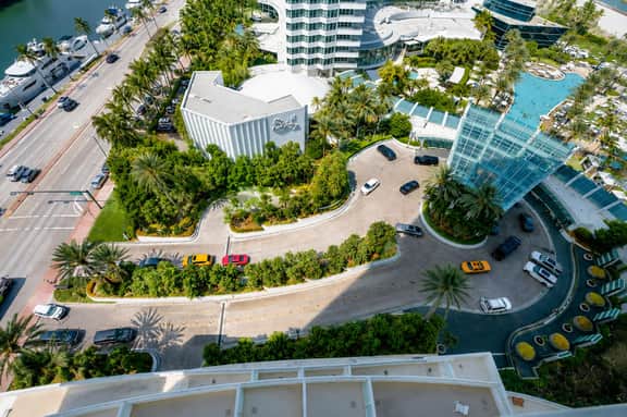 Fontainebleau Miami Resort - Image 2