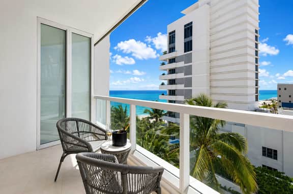 Fontainebleau Miami Resort - Image 2