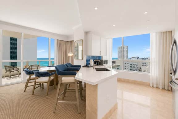 FontaineBleau|1BR w/ City View & Spa Passes - Image 5