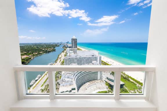 FontaineBleau|1BR High Floor|Stunning Resort Views - Image 4