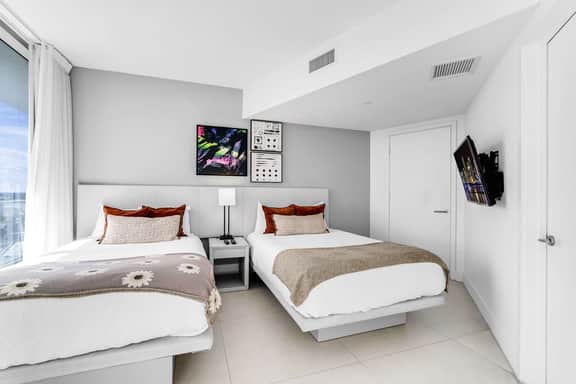 2BR Ocean View | Balcony, Pool, Gym & Beach Access - Image 5