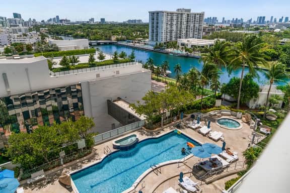 FontaineBleau 1 Bedroom Suite | Pool & Water Views - Image 4