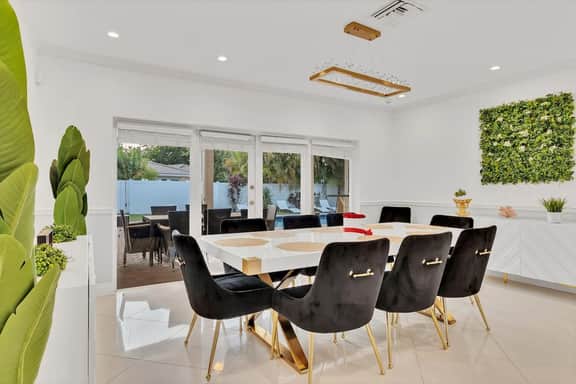 Sunshine Oasis Villa - Hollywood Getaway - Image 2