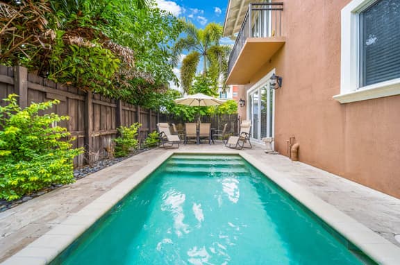 3 Story Pool Home  Private Rooftop & Sunset Villa