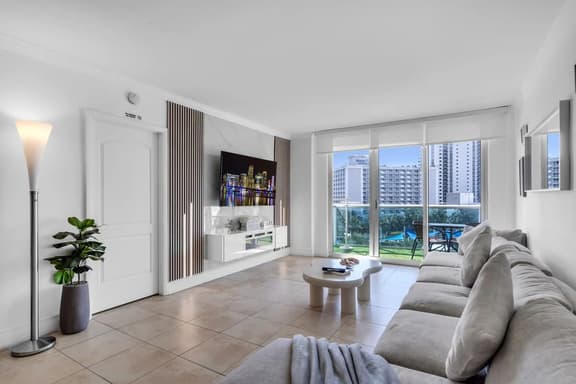 Amazing 2Bed  Gym & Tennis Court  Ocean view