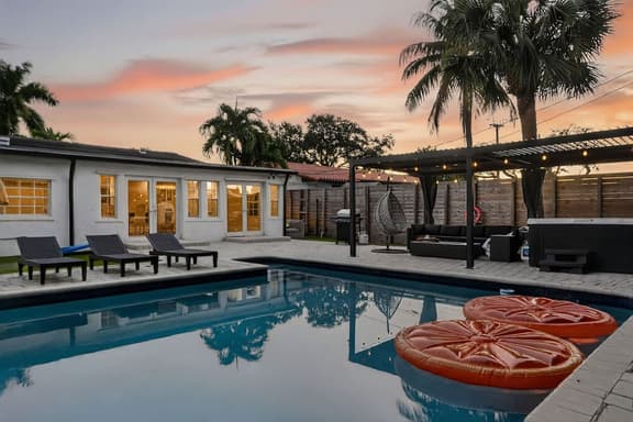 Heated Pool Villa  5mn to Aventura  Golf & Games