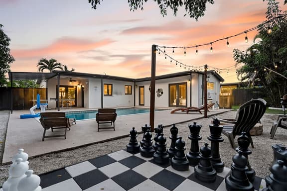 Hollywood Haven Private Pool  BBQ Mini Golf