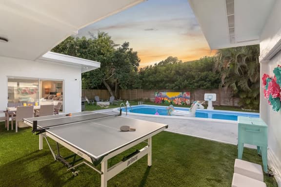 Lux Miami Villa  Heated Pool 10 min to Beach