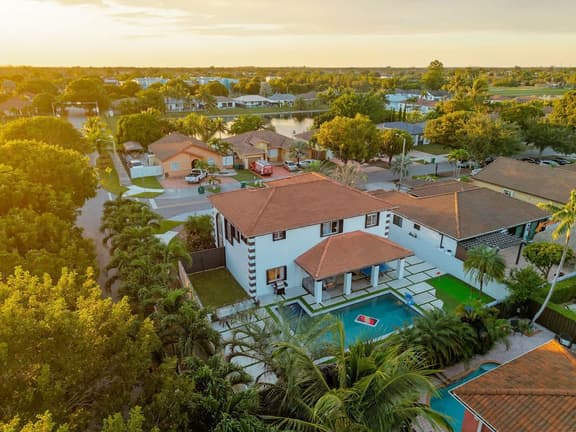 Premium Villa | Heated Pool | Luxury Experience |