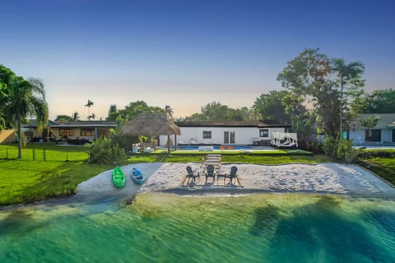 Paradise Sunset Waterfront Home  Firepit Kayaks
