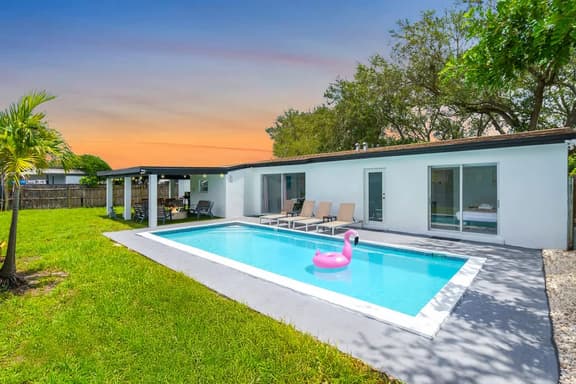 Private Heated Pool Home Arcade Games & Firepit