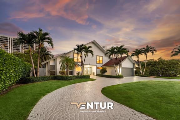 Ventur Heaven | Waterfront Luxurious 2-Story Villa