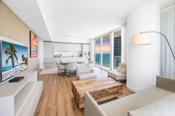 Ventur Luxe Condo l Oceanview | LYFE Beach Resort