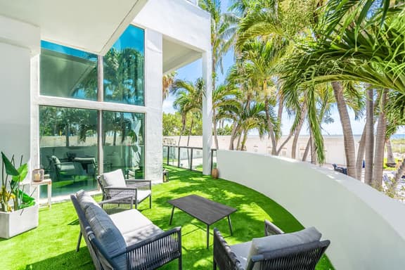 Ventur Loft 2-Story Beachfront  Scenic Views