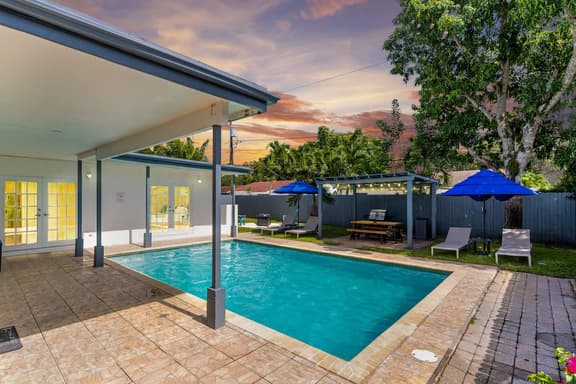 Ventur Oasis  Cozy Hollywood Private Pool Retreat