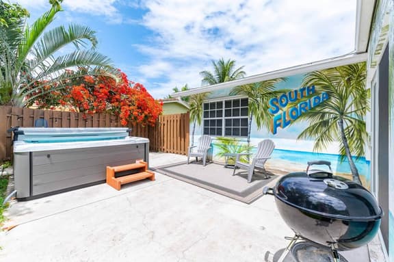 Ventur Tropical w  Hot Tub  Close to Beach