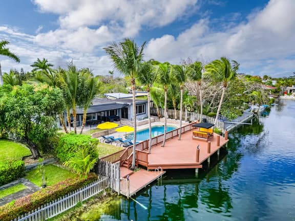Waterfront Heated Pool Home Game & 6 min Beach