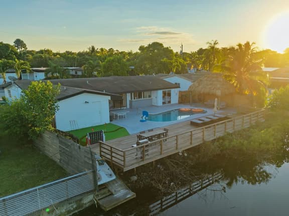 Waterfront Villa  5 min Aventura  Cool Amenities