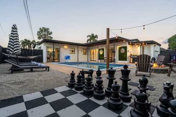 Hollywood Oasis | Heated Pool, Mini Golf & VR Room
