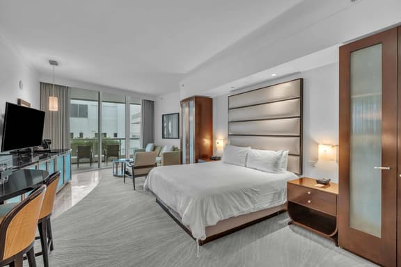 Sorrento Tower Superior Suite - Image 1