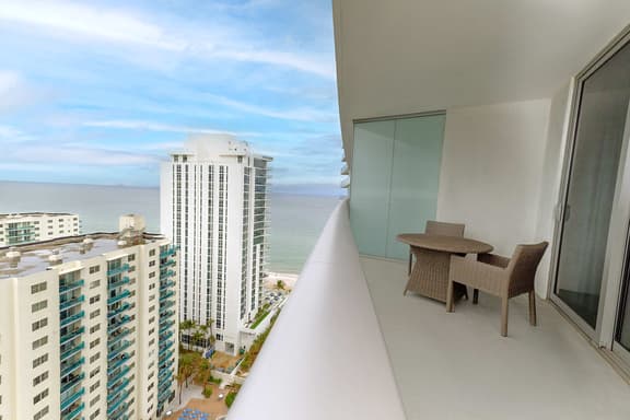Ventur Luxe Condo l Oceanview | Gym, Beach Access