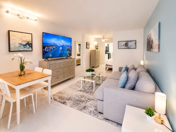 Location A+ 5 min walk to Beach | Charming 1BDR - Image 1