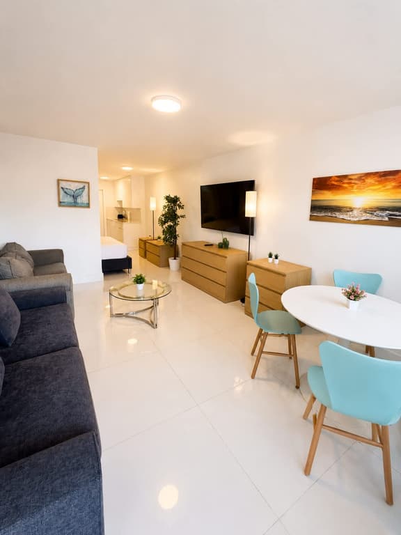 Location A+ 5 min walk to Beach | Charming 1BDR - Image 1