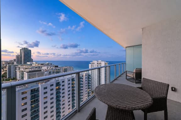 Luxe Condo l Ocean & City view | Gym, Beach Access - Image 1