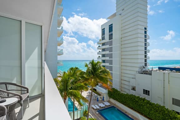 FontaineBleau Suite Stunning City & Ocean Views - Image 1