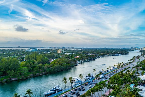 FontaineBleau Suite Stunning City & Ocean Views - Image 1