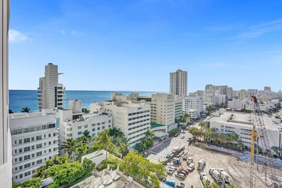 Bay View 1BR | Full Kitchen, W/D & 2 Baths - Image 1