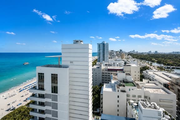 Fontainebleau Miami Resort - Image 1