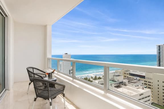 Fontainebleau | 1BR Ocean, Bay & Skyline View - Image 1