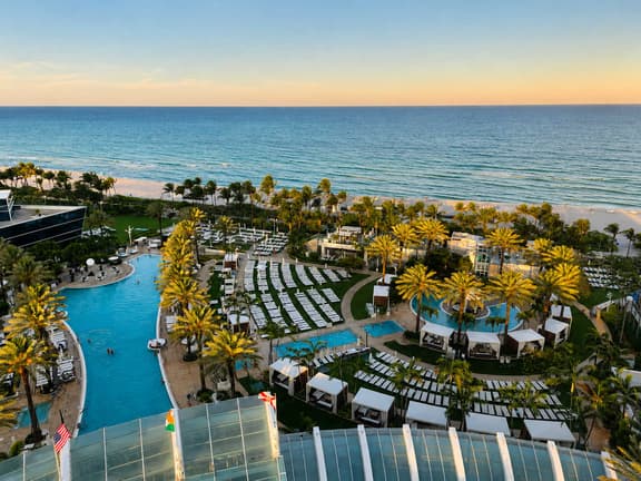 FontaineBleau|1BR Low Floor w/ Ocean & Resort View - Image 1