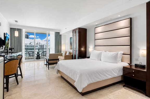 Fontainebleau Miami Resort - Image 1