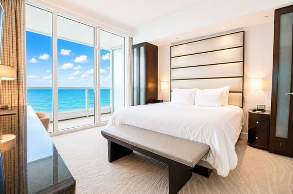 FontaineBleau|1BR Corner Beachfront w/ Spa Passes - Image 1