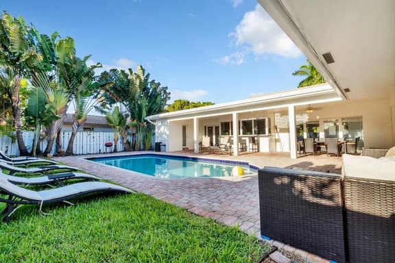 Sunshine Oasis Villa - Hollywood Getaway - Image 1