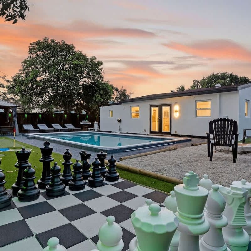Heated Pool Home  Mini Golf & Soccer  Firepit